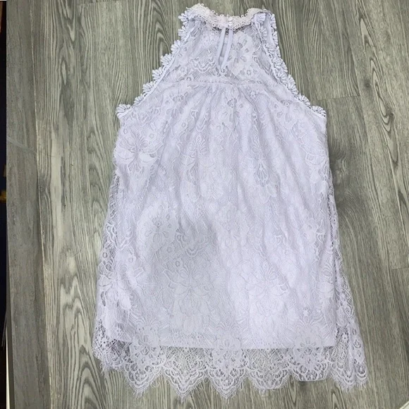 SOLD Light lavender lace detail high neck top size small
(paper + tee) - Picture 3 of 16